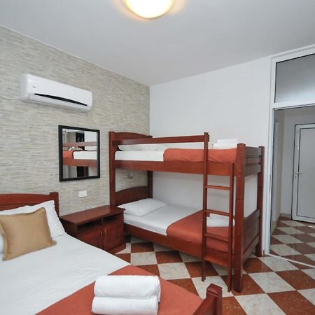 Ferienwohnung Fuer 4 Personen Ca 55 M In Budva, Adriakueste Montenegro Kueste Um ブドヴァ エクステリア 写真