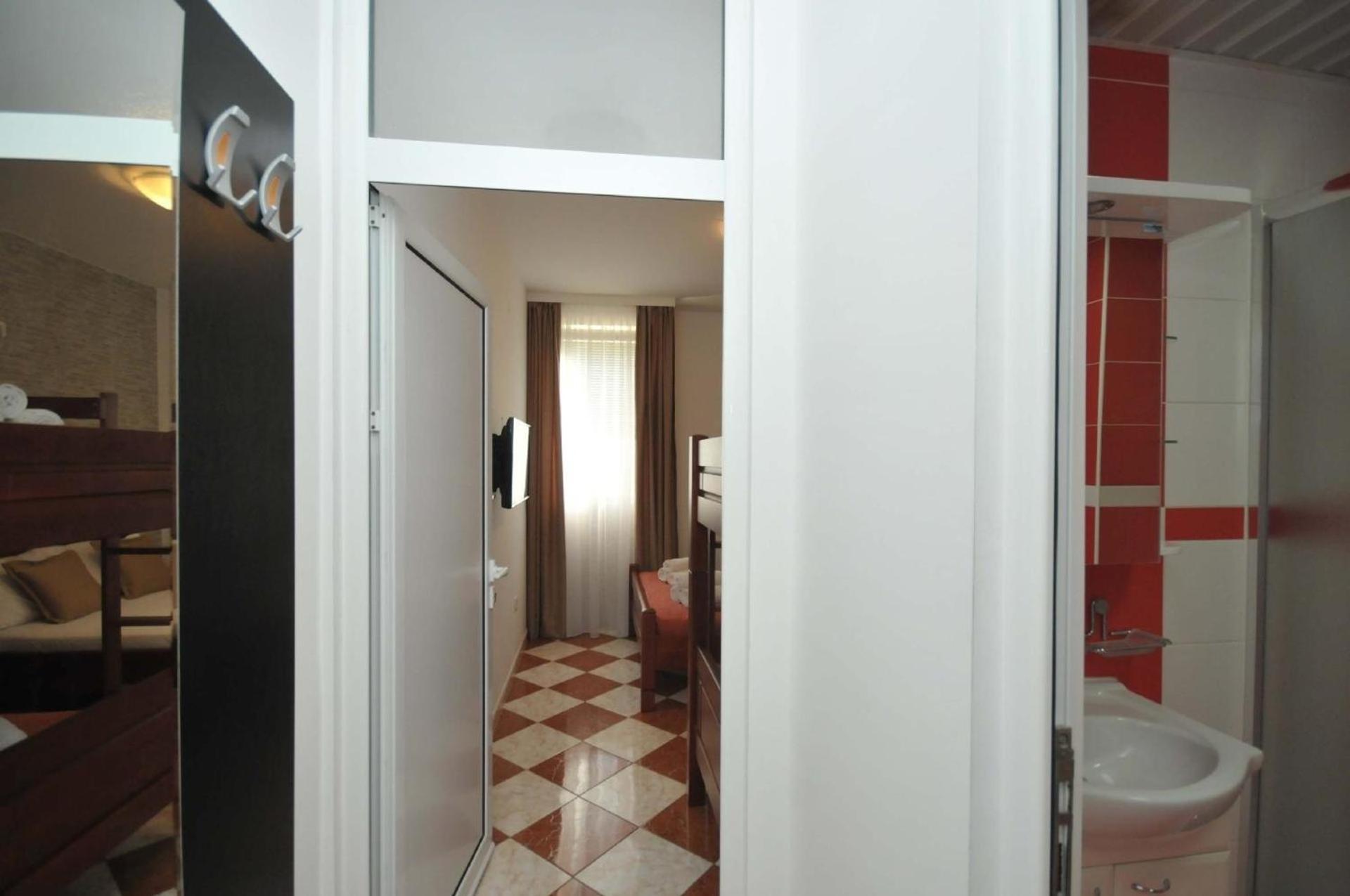 Ferienwohnung Fuer 4 Personen Ca 55 M In Budva, Adriakueste Montenegro Kueste Um ブドヴァ エクステリア 写真